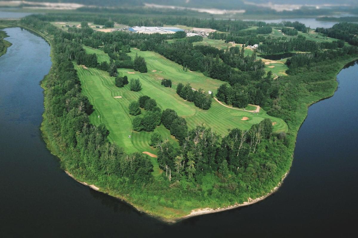 Mac Island golf club bird view